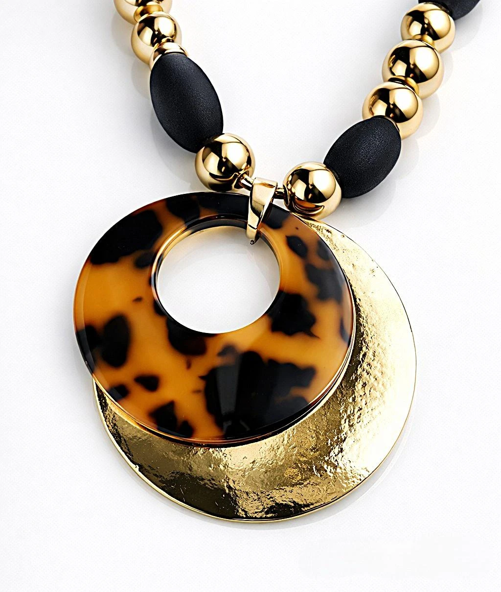 Round Scale Effect and Gold Metal Pendant Necklace – photo 2